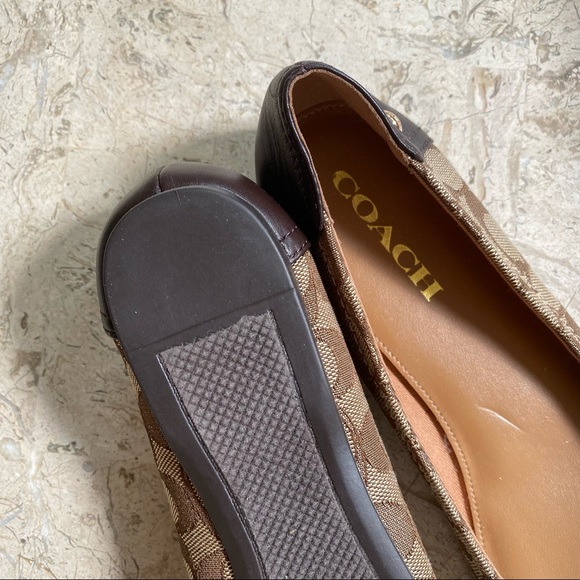 Chelsea Cap Toe Flats Slip On Khaki Monogram Almond Toe Size 9B New - Picture 7 of 10